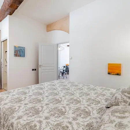 Droit Au Port Par Dodo-a-cassis 公寓 *